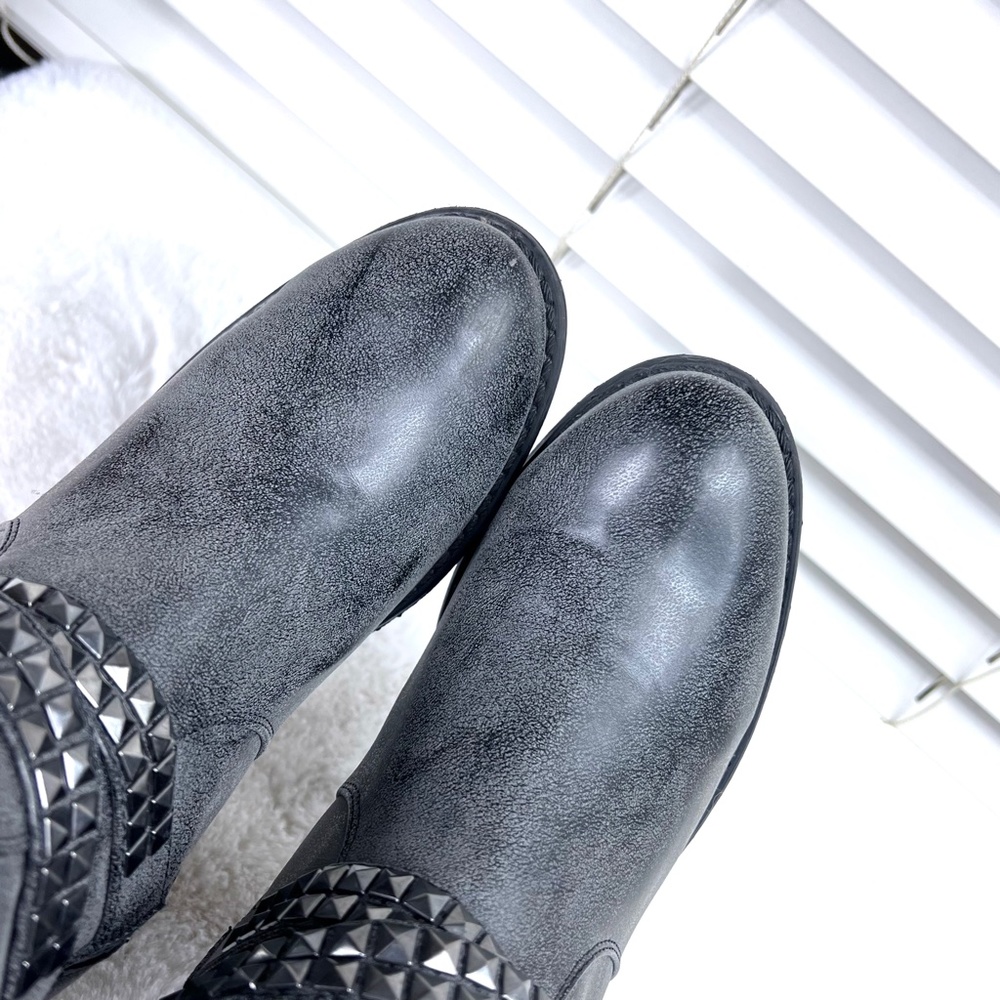 🚫SOLD! |•OLIVIA MILLER•| Tall Grey Riding Style Boots - Picture 4 of 14